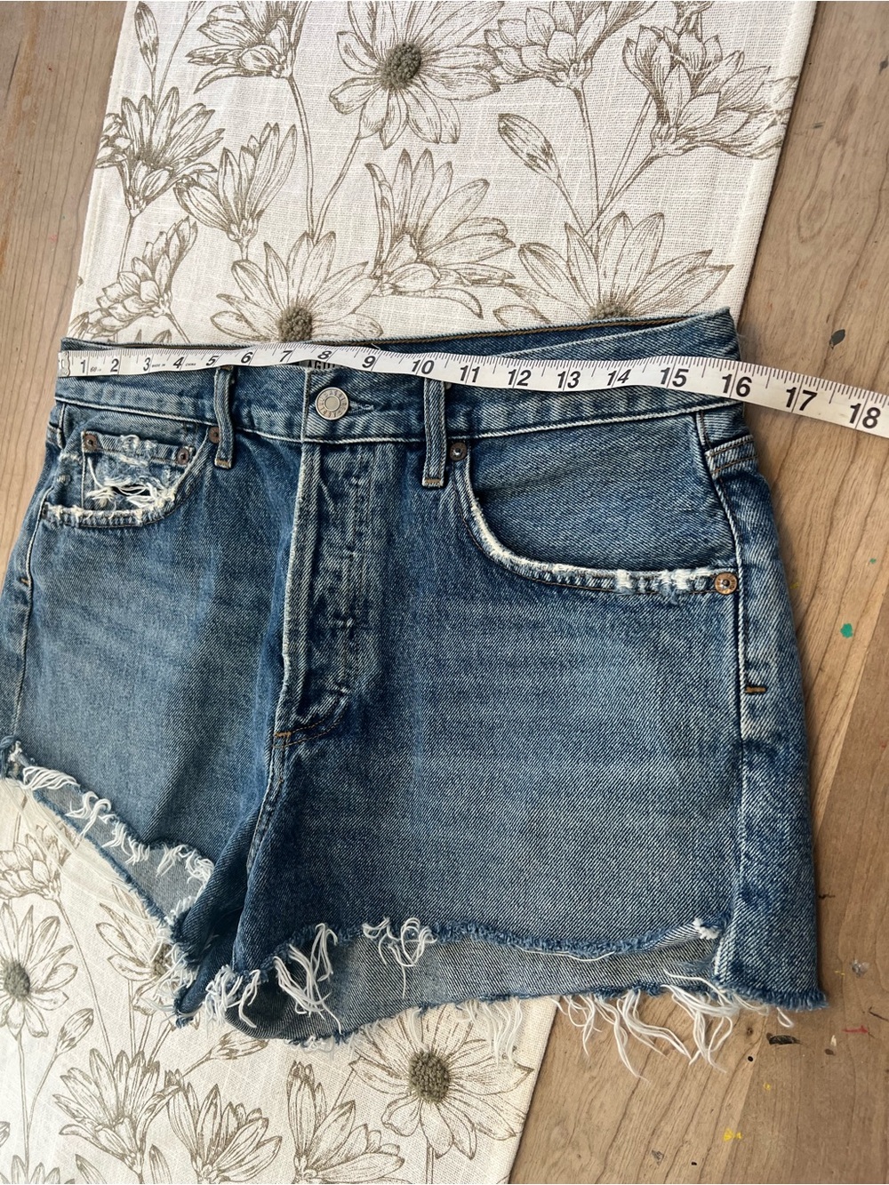 Agolde Parker Medium Blue Distressed Denim Cutoff Shorts size 28 - Picture 7 of 9